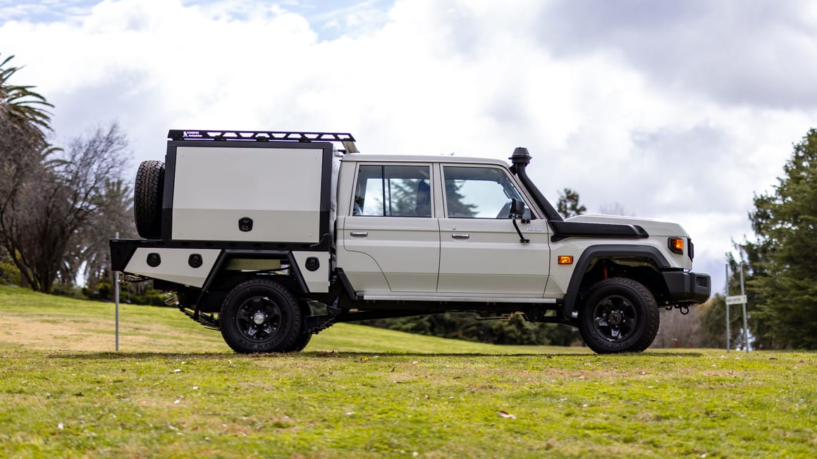 40. 79 Series Landcruiser Premium Canero Aluminium Tray & Canopy-2
