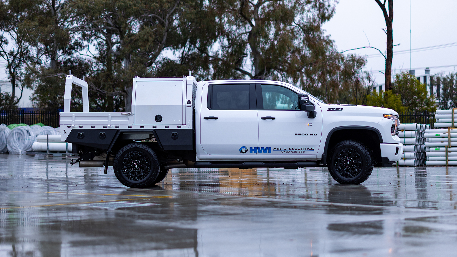 34. HWI Chevy 2500 Work Ute Premium Canero Tray & Canopy-2