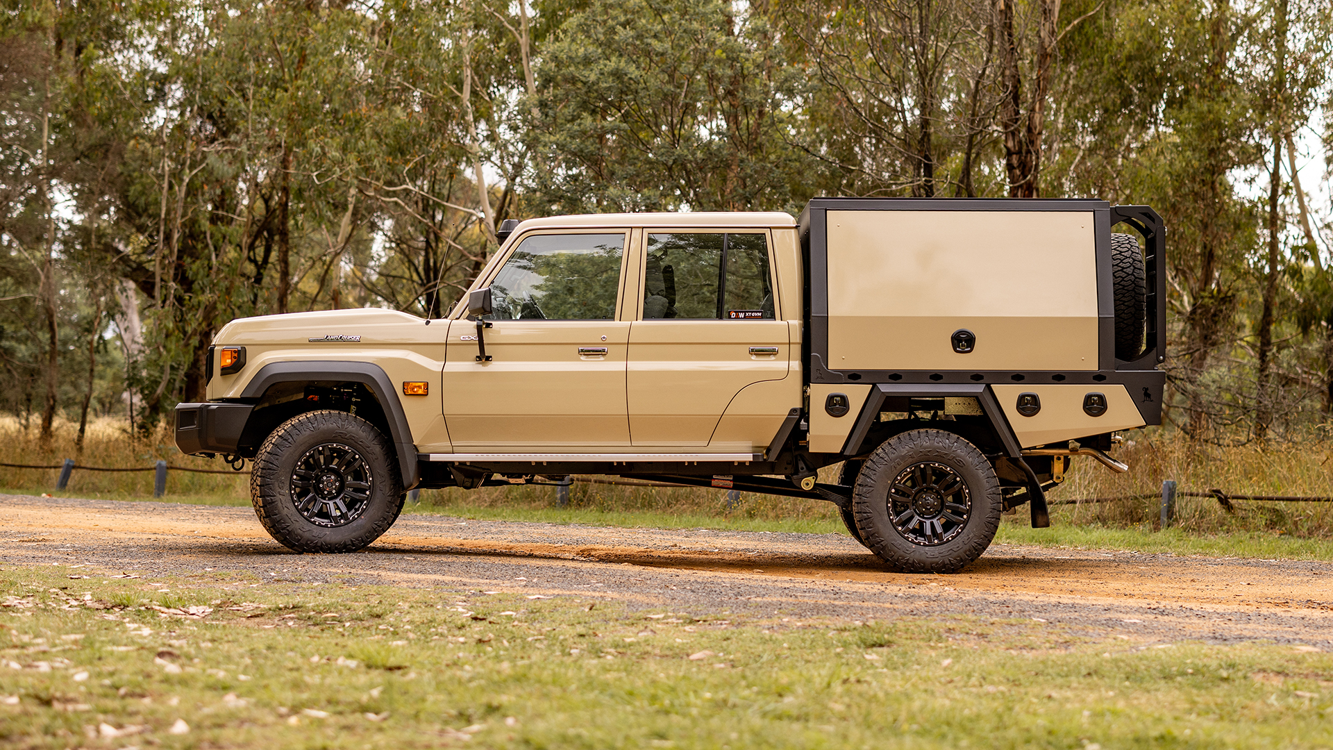 56. 79 Series LandCruiser Full-time Aluminium Service Body-2