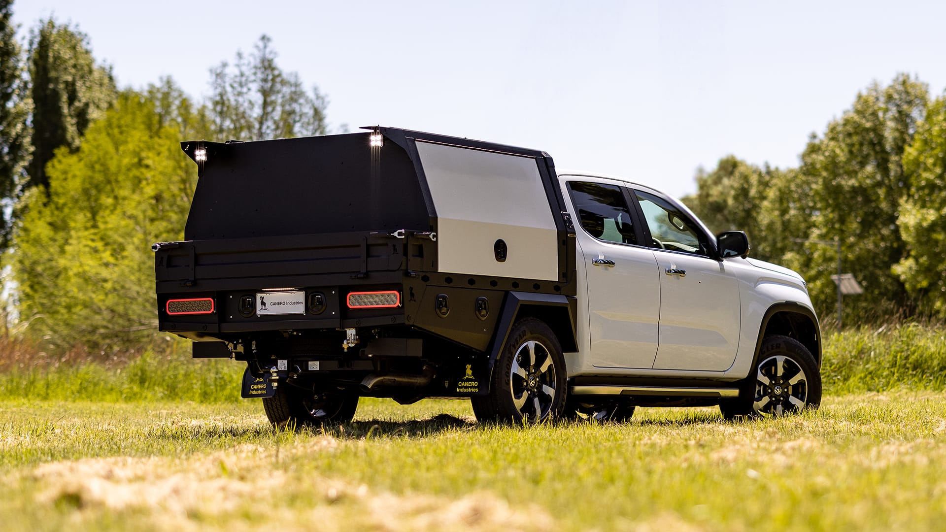 48. Volkswagen Amarok Premium Canero Aluminium Tray & Canopy-1