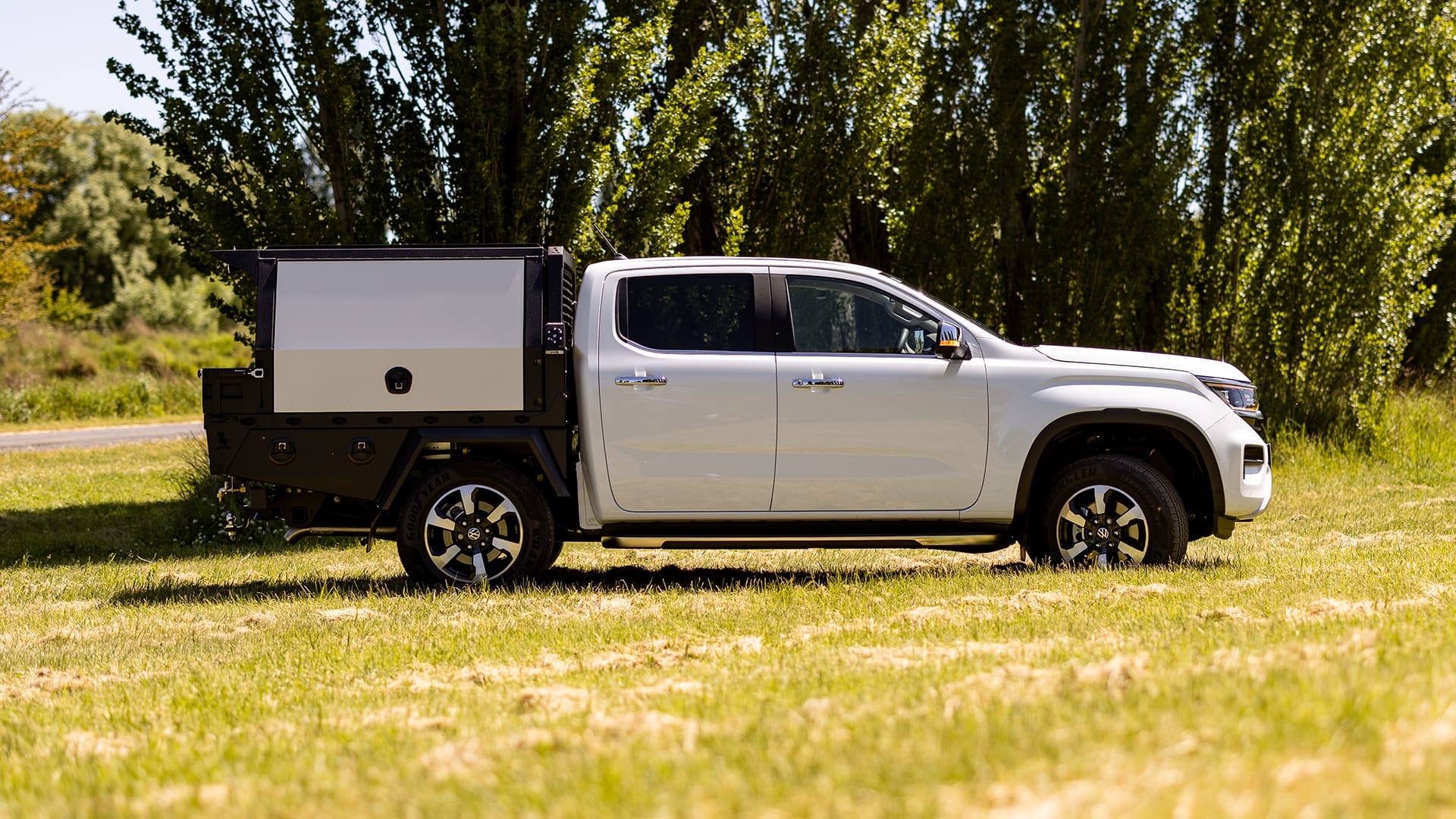 48. Volkswagen Amarok Premium Canero Aluminium Tray & Canopy-2