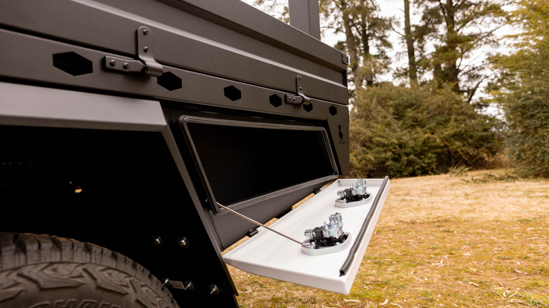 Silverado 2500 Tray & Canopy - Canero Industries